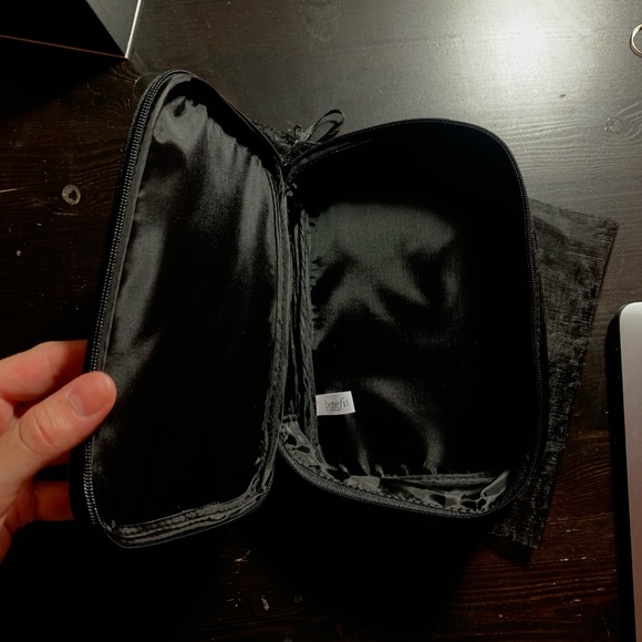 Benefit makeup bag - Picture 2 of 3